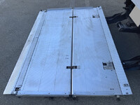 いすゞフォワードアルミウイング中型（4t）[写真28]