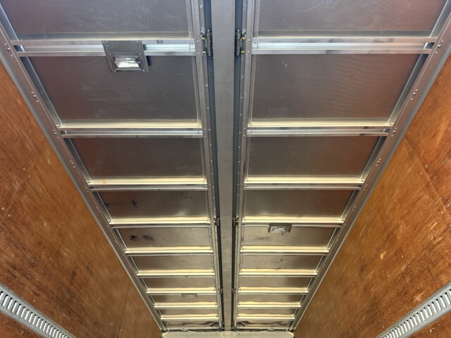 いすゞフォワードアルミウイング中型（4t）[写真28]