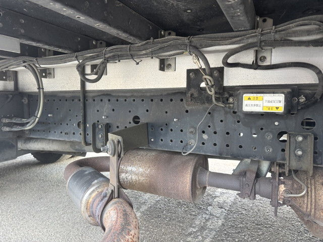 いすゞフォワードアルミウイング中型（4t）[写真09]