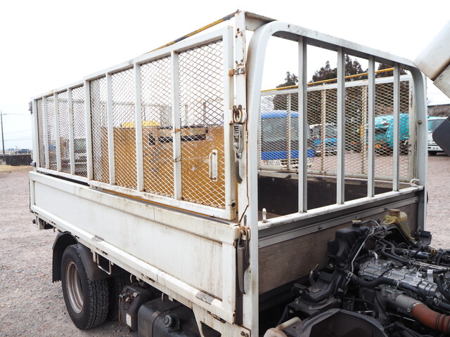 三菱ふそうキャンター平ボディ小型（2t・3t）[写真10]