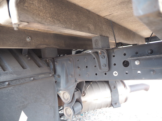 三菱ふそうキャンター平ボディ小型（2t・3t）[写真24]