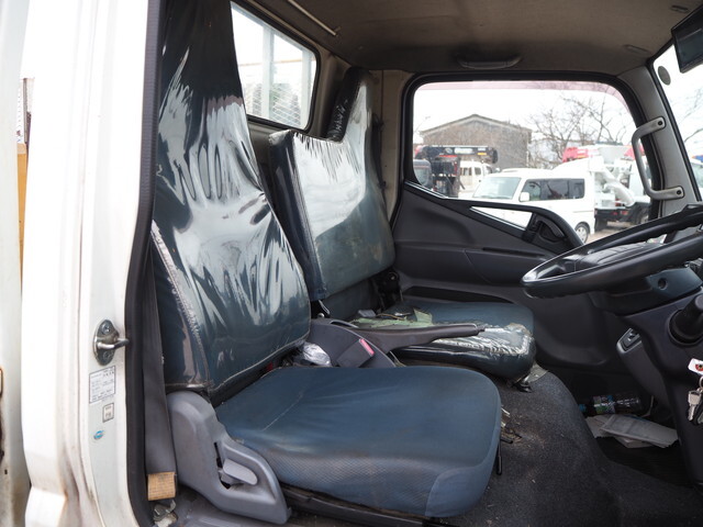 三菱ふそうキャンター平ボディ小型（2t・3t）[写真34]