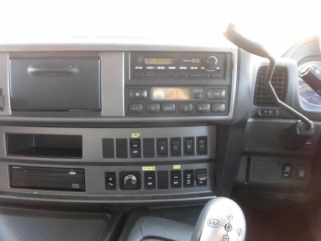 日野プロフィアトレーラーヘッド（トラクターヘッド）大型（10t）[写真22]