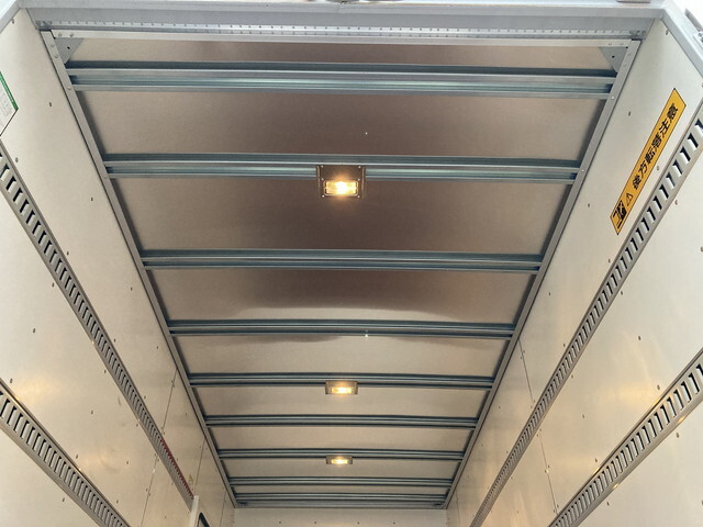 日野デュトロパネルバン小型（2t・3t）[写真18]