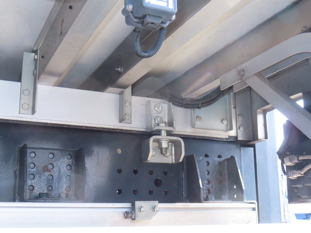 UDトラックスクオン冷凍車（冷蔵車）大型（10t）[写真11]