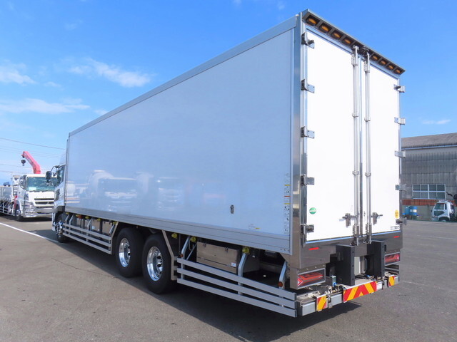 UDトラックスクオン冷凍車（冷蔵車）大型（10t）[写真02]
