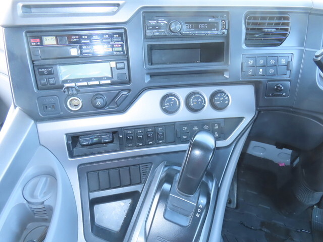 UDトラックスクオン冷凍車（冷蔵車）大型（10t）[写真24]