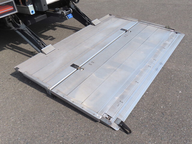 UDトラックスクオン冷凍車（冷蔵車）大型（10t）[写真32]