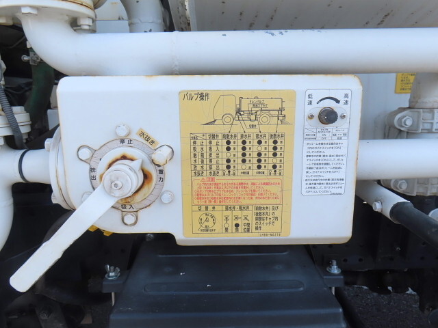 いすゞエルフ散水車小型（2t・3t）[写真32]