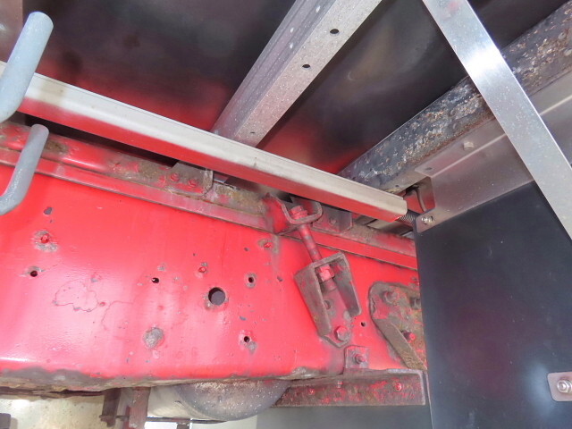 いすゞギガアルミウイング大型（10t）[写真12]