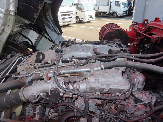 いすゞギガアルミウイング大型（10t）[写真16]