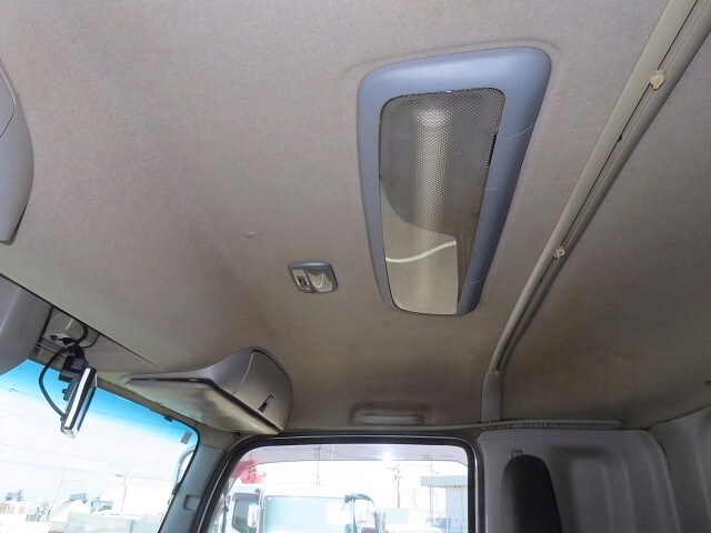 いすゞギガアルミウイング大型（10t）[写真23]