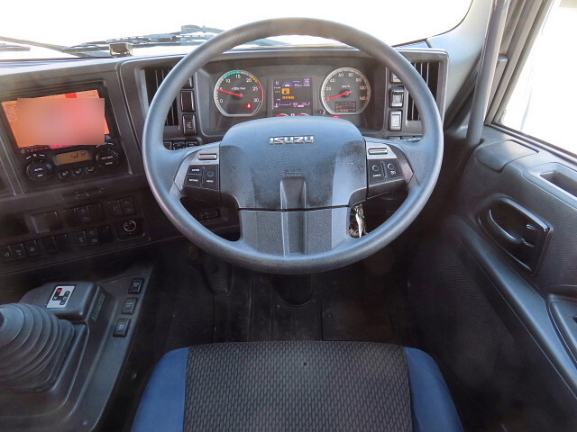 いすゞギガアルミウイング大型（10t）[写真24]