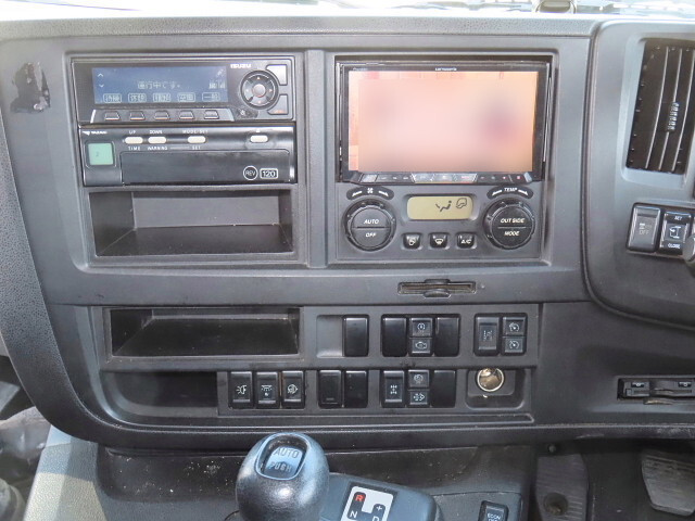 いすゞギガアルミウイング大型（10t）[写真25]