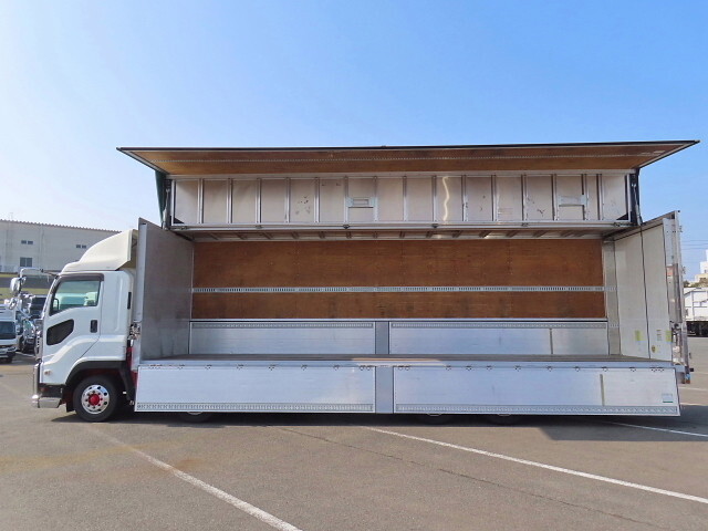 いすゞギガアルミウイング大型（10t）[写真30]