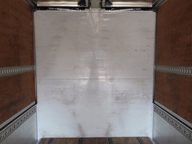 いすゞギガアルミウイング大型（10t）[写真32]