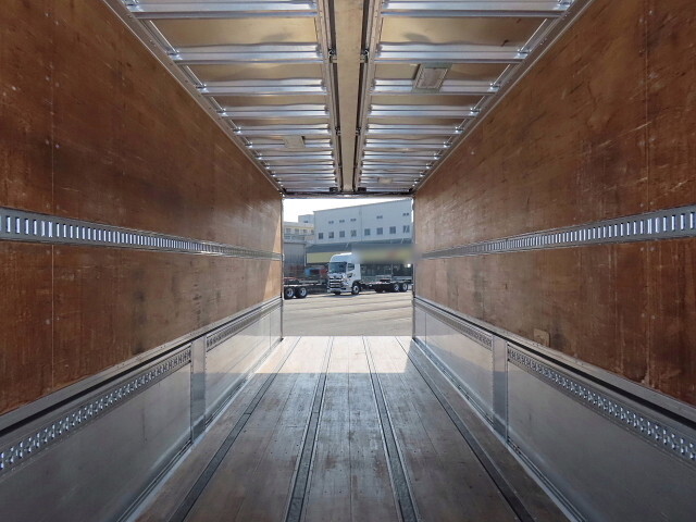 いすゞギガアルミウイング大型（10t）[写真33]