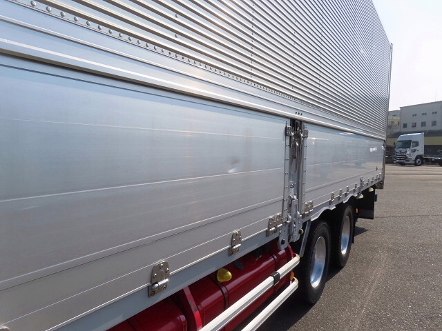 いすゞギガアルミウイング大型（10t）[写真37]