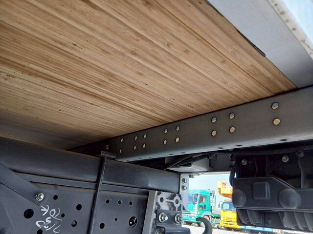 いすゞエルフアルミバン小型（2t・3t）[写真16]