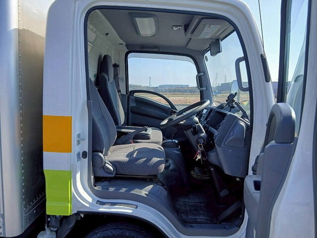 いすゞエルフアルミバン小型（2t・3t）[写真24]