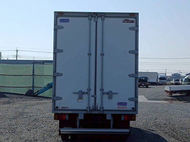 いすゞエルフアルミバン小型（2t・3t）[写真06]