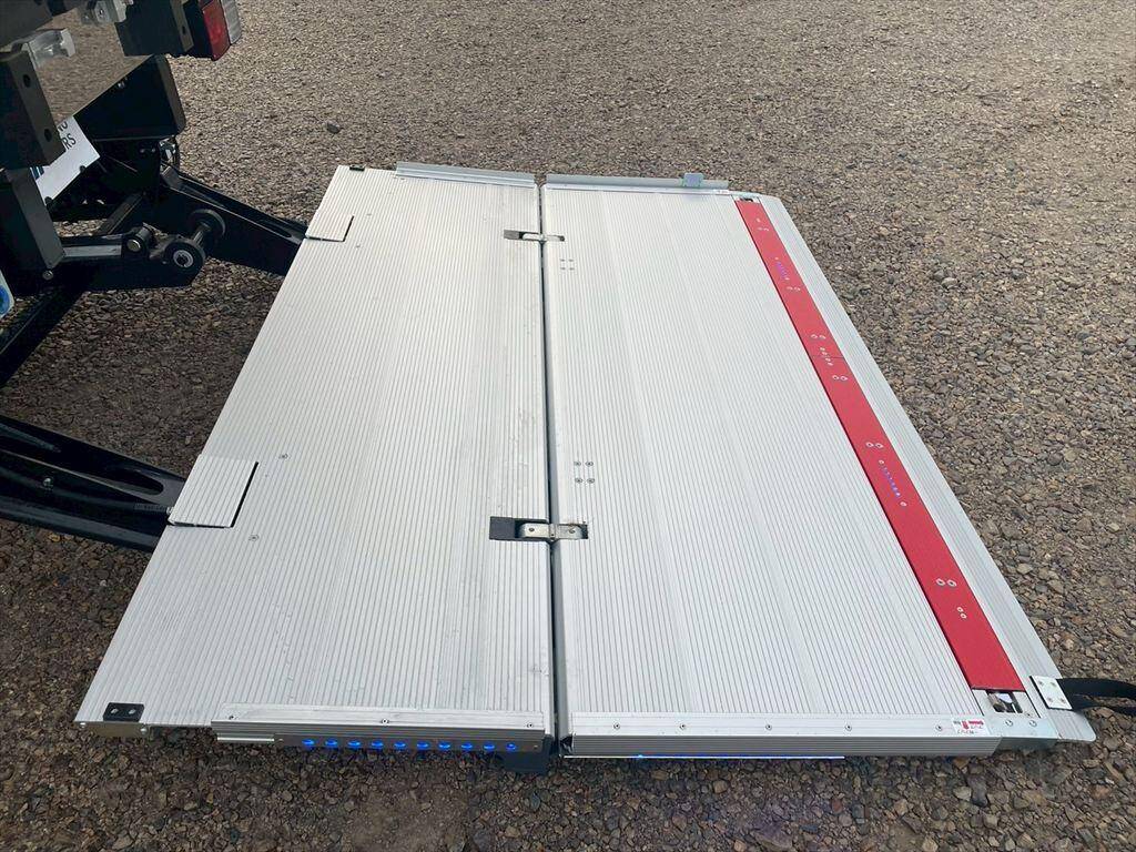 日野レンジャー冷凍車（冷蔵車）中型（4t）[写真12]