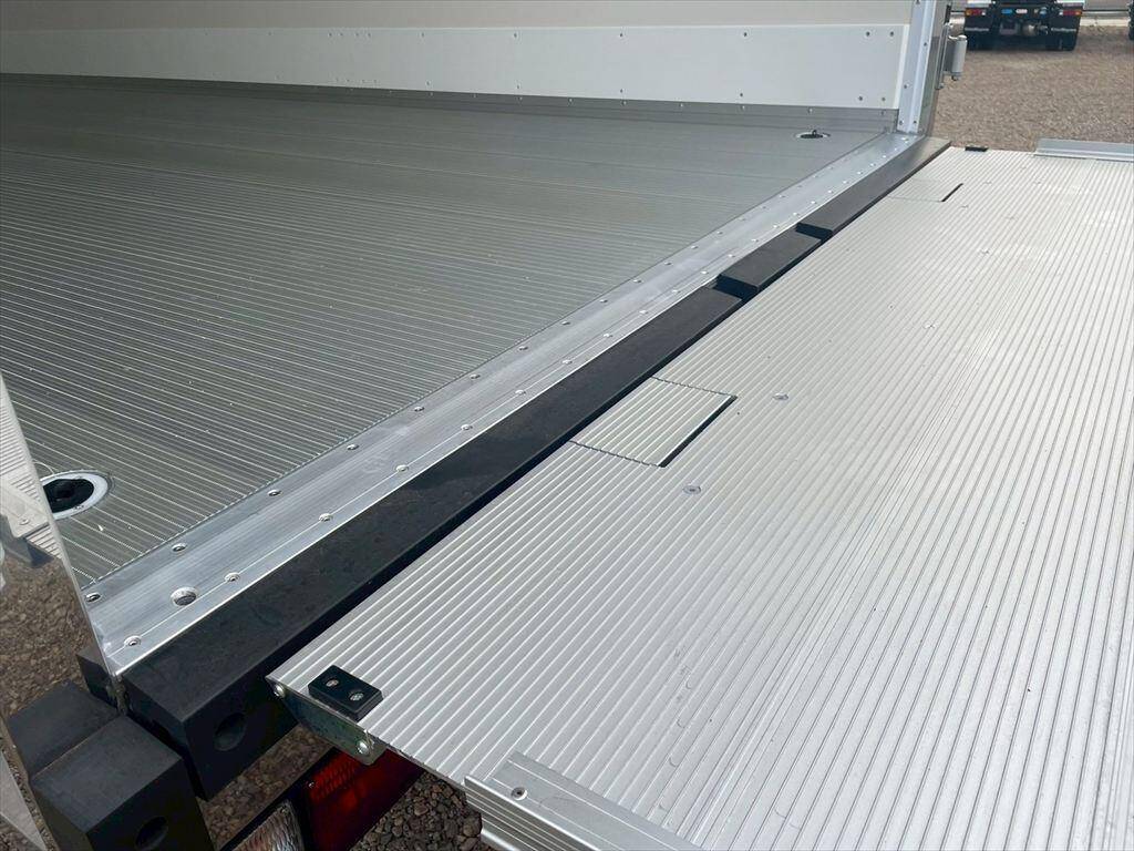 日野レンジャー冷凍車（冷蔵車）中型（4t）[写真13]