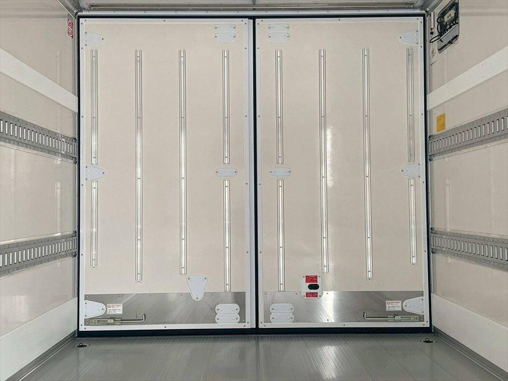 日野レンジャー冷凍車（冷蔵車）中型（4t）[写真11]