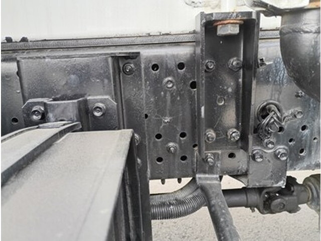 いすゞフォワード散水車中型（4t）[写真06]