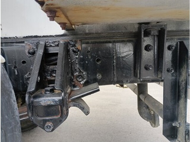 いすゞフォワード散水車中型（4t）[写真07]