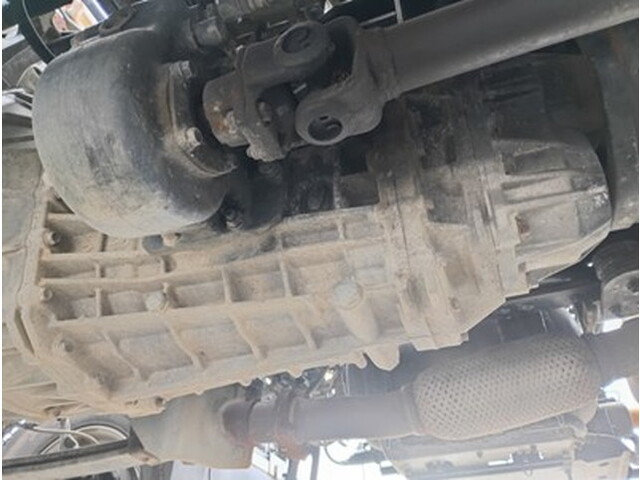 いすゞフォワード散水車中型（4t）[写真08]