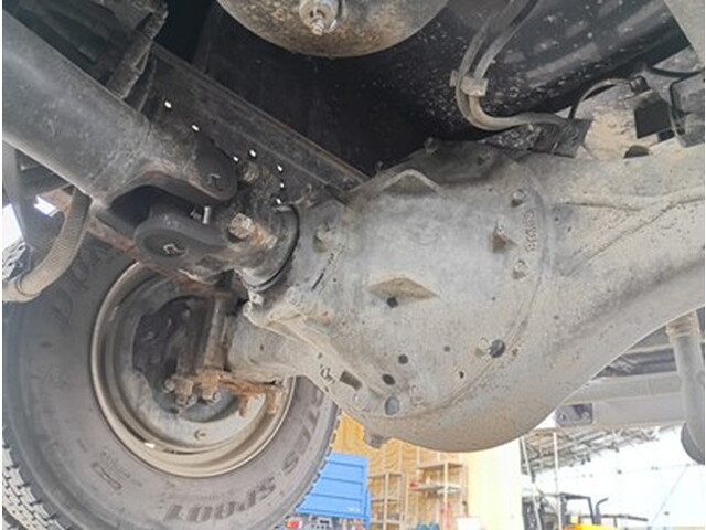 いすゞフォワード散水車中型（4t）[写真09]