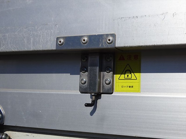三菱ふそうキャンターアルミブロック小型（2t・3t）[写真16]