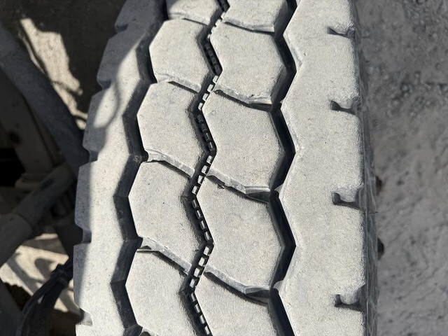 UDトラックスクオンミキサー車（コンクリートミキサー）大型（10t）[写真11]