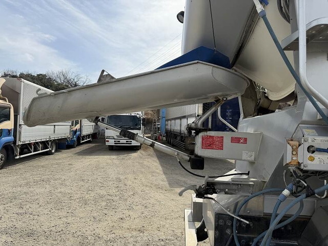 UDトラックスクオンミキサー車（コンクリートミキサー）大型（10t）[写真18]