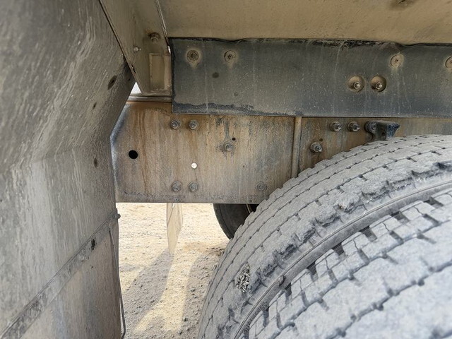 UDトラックスクオンミキサー車（コンクリートミキサー）大型（10t）[写真20]