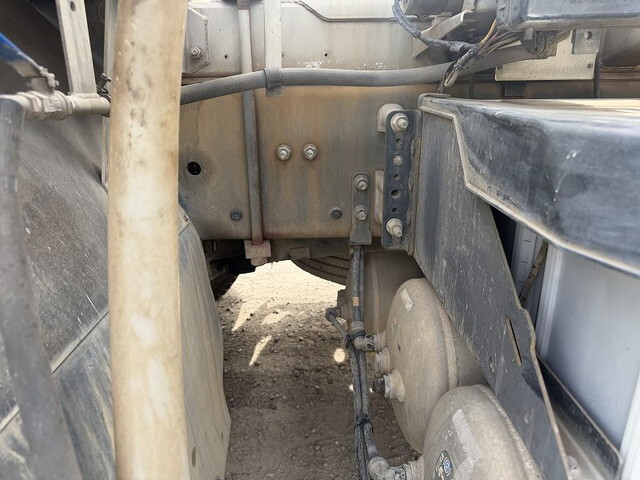 UDトラックスクオンミキサー車（コンクリートミキサー）大型（10t）[写真22]