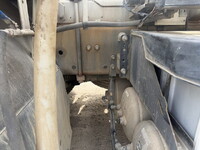 UDトラックスクオンミキサー車（コンクリートミキサー）大型（10t）[写真23]