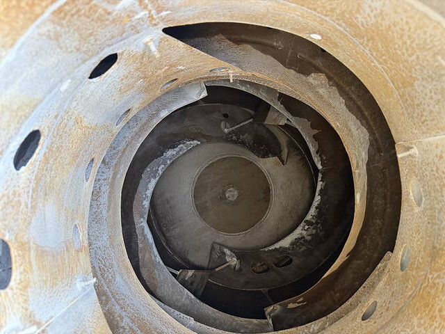 UDトラックスクオンミキサー車（コンクリートミキサー）大型（10t）[写真25]