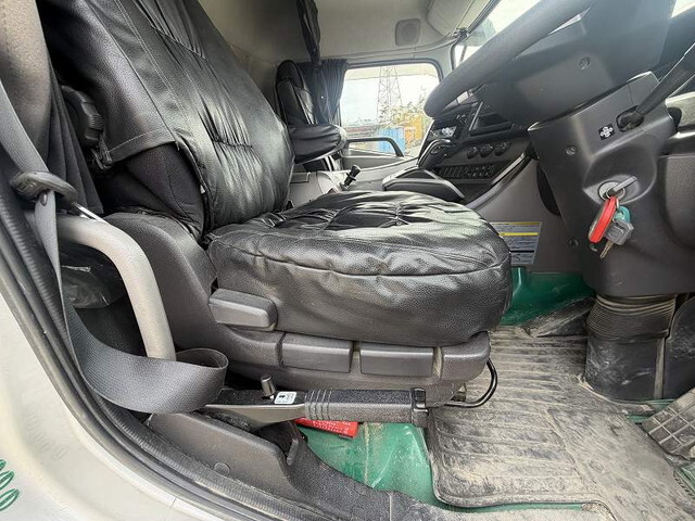 UDトラックスクオンミキサー車（コンクリートミキサー）大型（10t）[写真29]