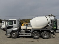 UDトラックスクオンミキサー車（コンクリートミキサー）大型（10t）[写真05]