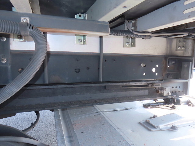 日野レンジャーアルミウイング中型（4t）[写真14]