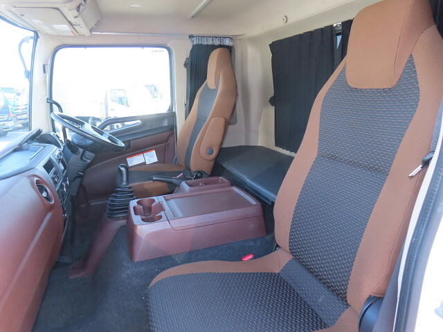 日野レンジャーアルミウイング中型（4t）[写真24]