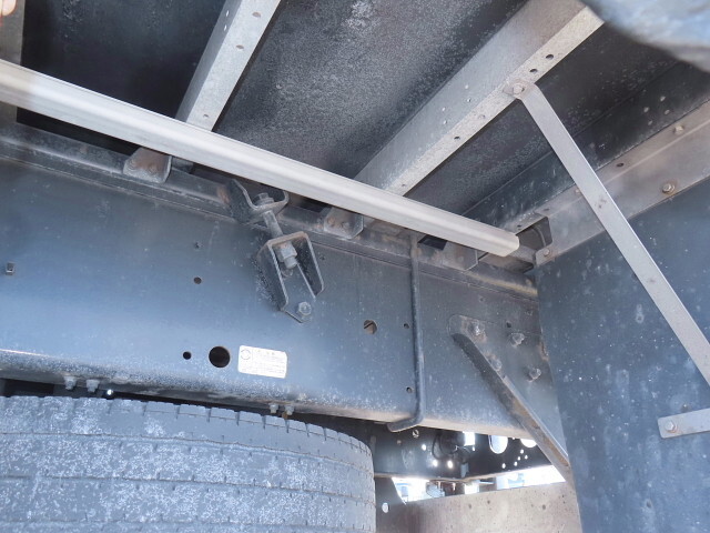 いすゞギガアルミウイング大型（10t）[写真11]