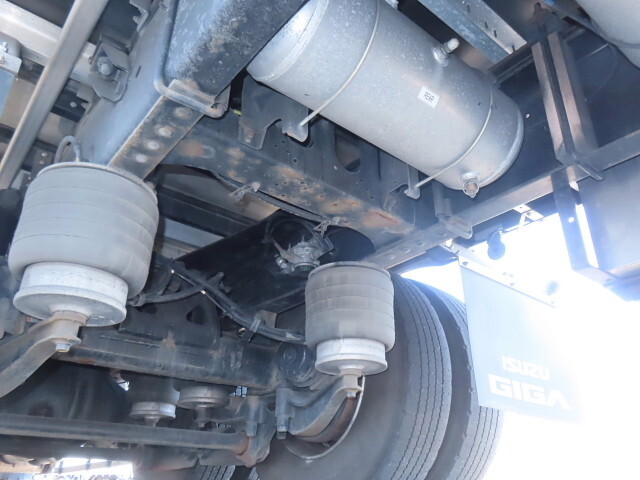 いすゞギガアルミウイング大型（10t）[写真12]