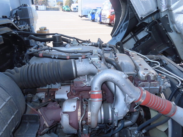 いすゞギガアルミウイング大型（10t）[写真17]