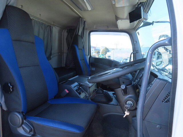 いすゞギガアルミウイング大型（10t）[写真21]