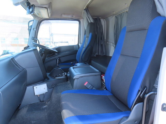 いすゞギガアルミウイング大型（10t）[写真22]