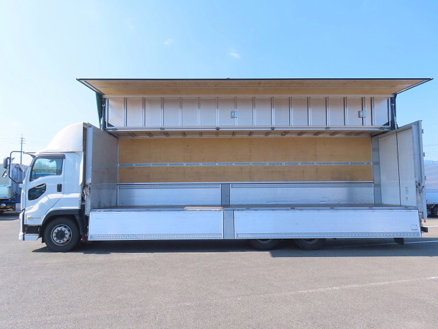 いすゞギガアルミウイング大型（10t）[写真30]