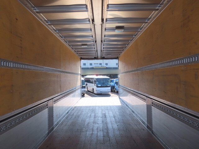 いすゞギガアルミウイング大型（10t）[写真33]